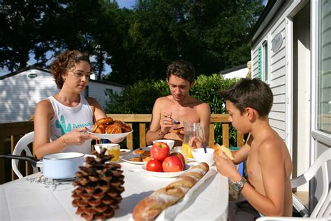 camping nude|Camping naturiste : des vacances tout nu